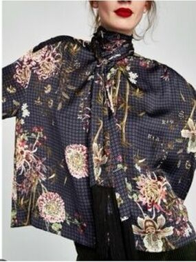 ZARA Floral Bow-Tie Neck Blouse in Navy Size XS NWOT! NEVER WORN